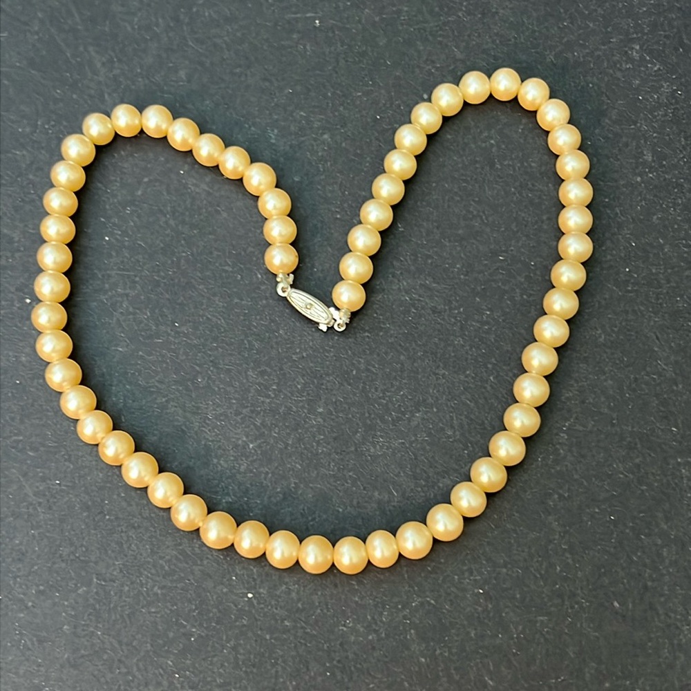 Vintage Japan faux pearl necklace
